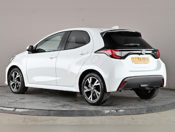 Used Toyota Yaris 2024 for sale - 77020533: Photo