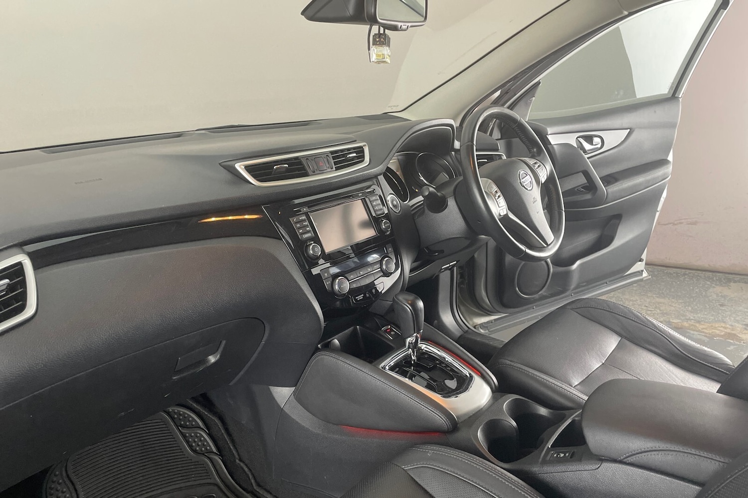 Used Nissan Qashqai 2015 for sale - 76716493: Photo 10