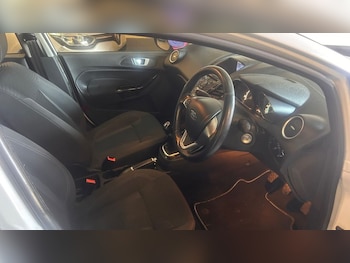 Used Ford Fiesta 2015 for sale - 77771000: Photo