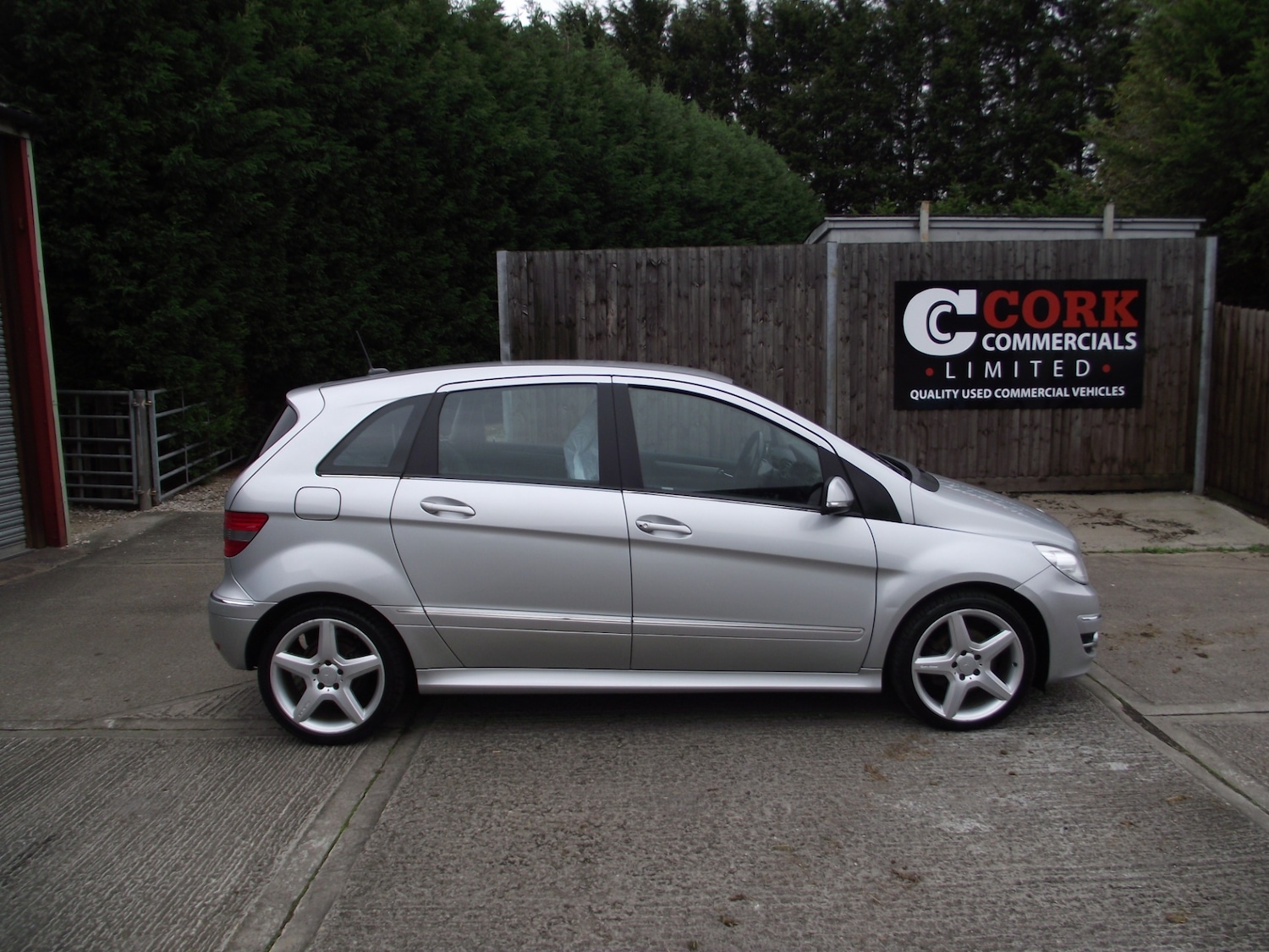 Used Mercedes-Benz B Class 2011 for sale - 76231361: Photo 2