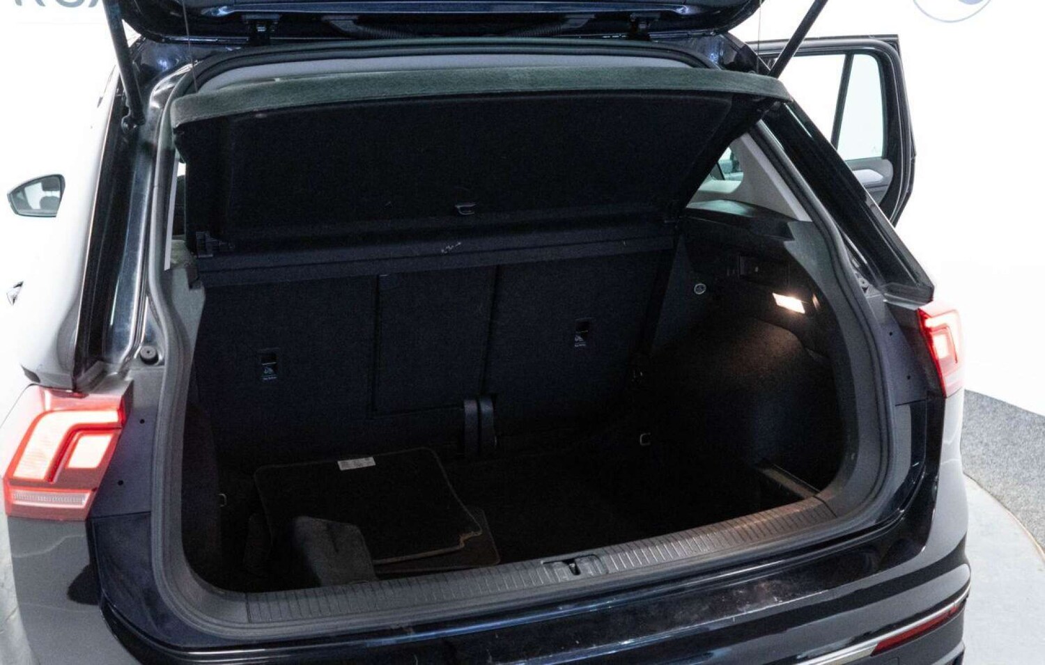 Used Volkswagen Tiguan 2021 for sale - 77930895: Photo 34