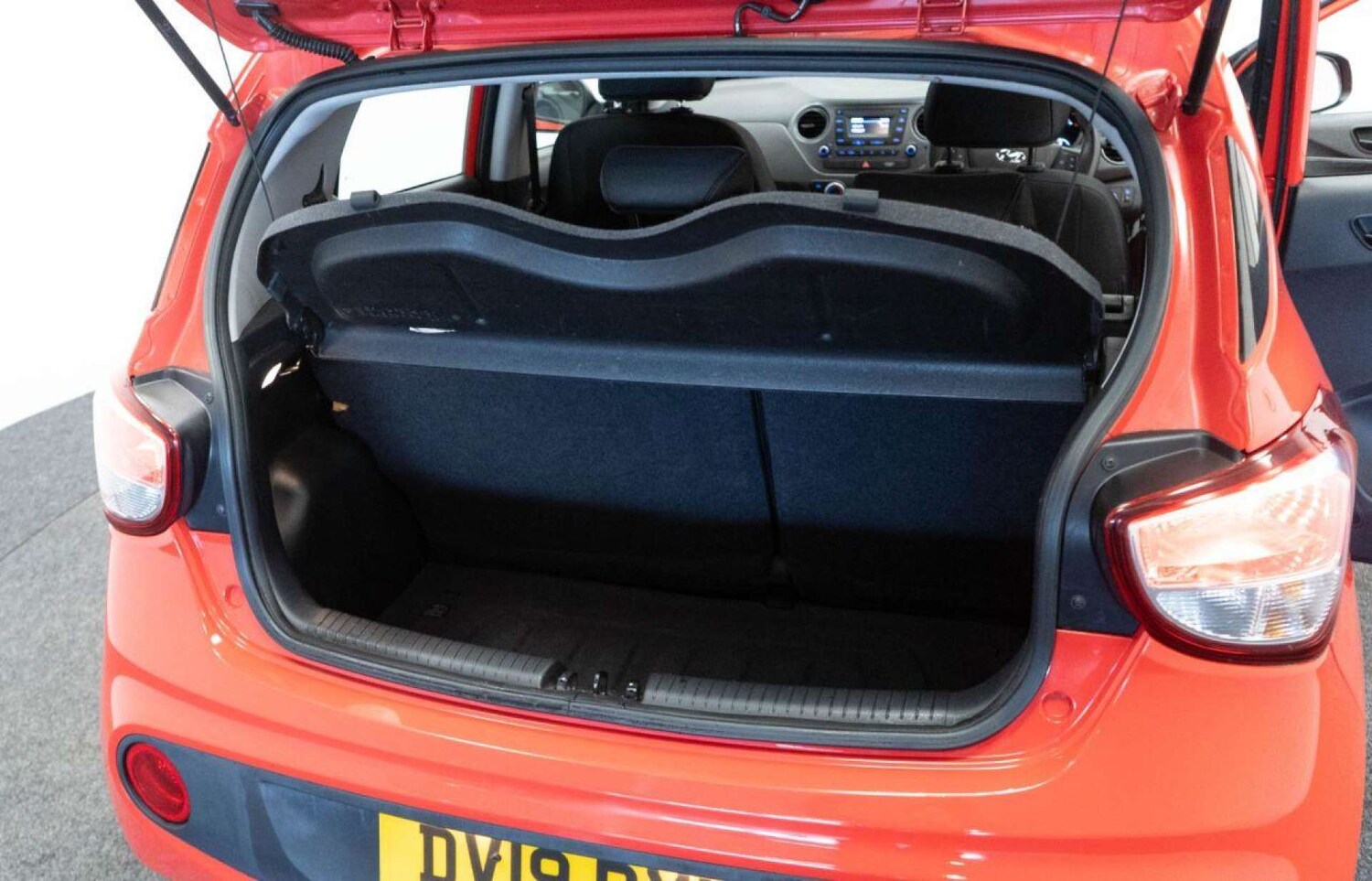 Used Hyundai i10 2019 for sale - 77930712: Photo 30