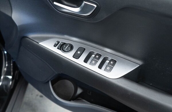 Used Kia Stonic 2022 for sale - 75573736: Photo 22