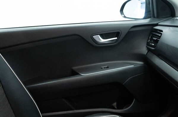 Used Kia Stonic 2022 for sale - 75573736: Photo 28