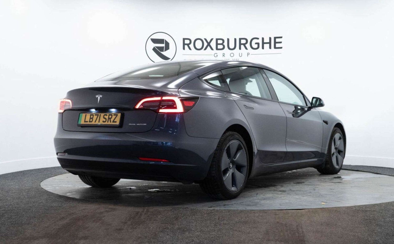 Used Tesla Model 3 2021 for sale - 77930901: Photo 8