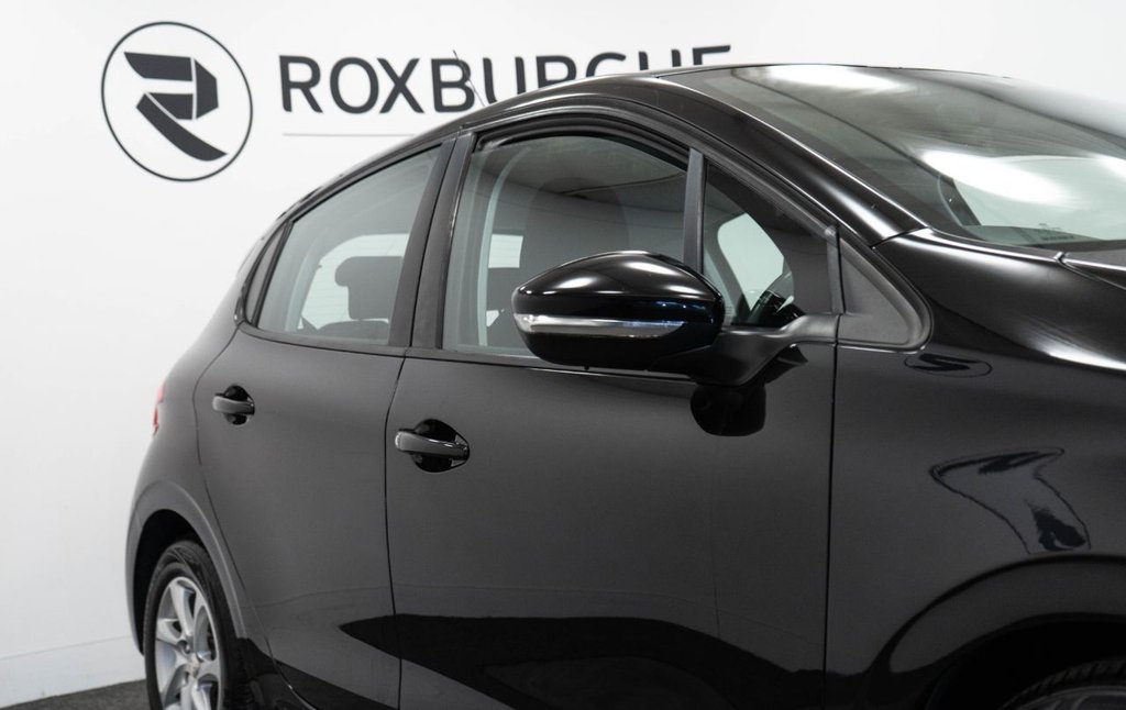 Used Peugeot 208 2017 for sale - 76406353: Photo 11