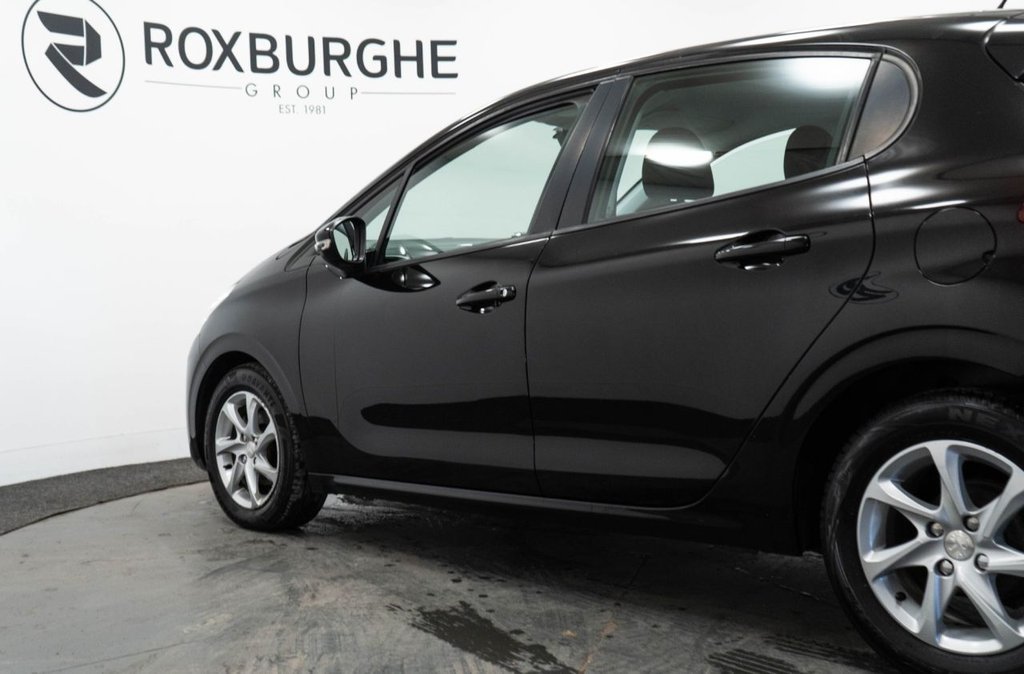 Used Peugeot 208 2017 for sale - 76406353: Photo 19