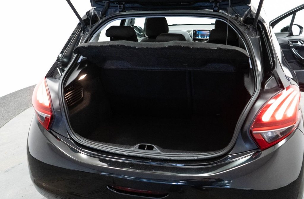 Used Peugeot 208 2017 for sale - 76406353: Photo 32