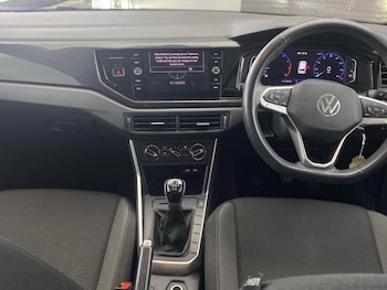 Used Volkswagen Polo 2022 for sale - 76292032: Photo 2