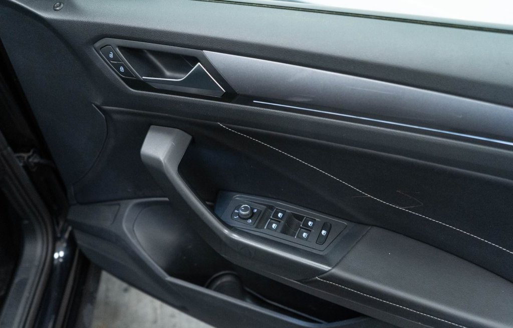 Used Volkswagen T-Roc 2022 for sale - 77546811: Photo 23