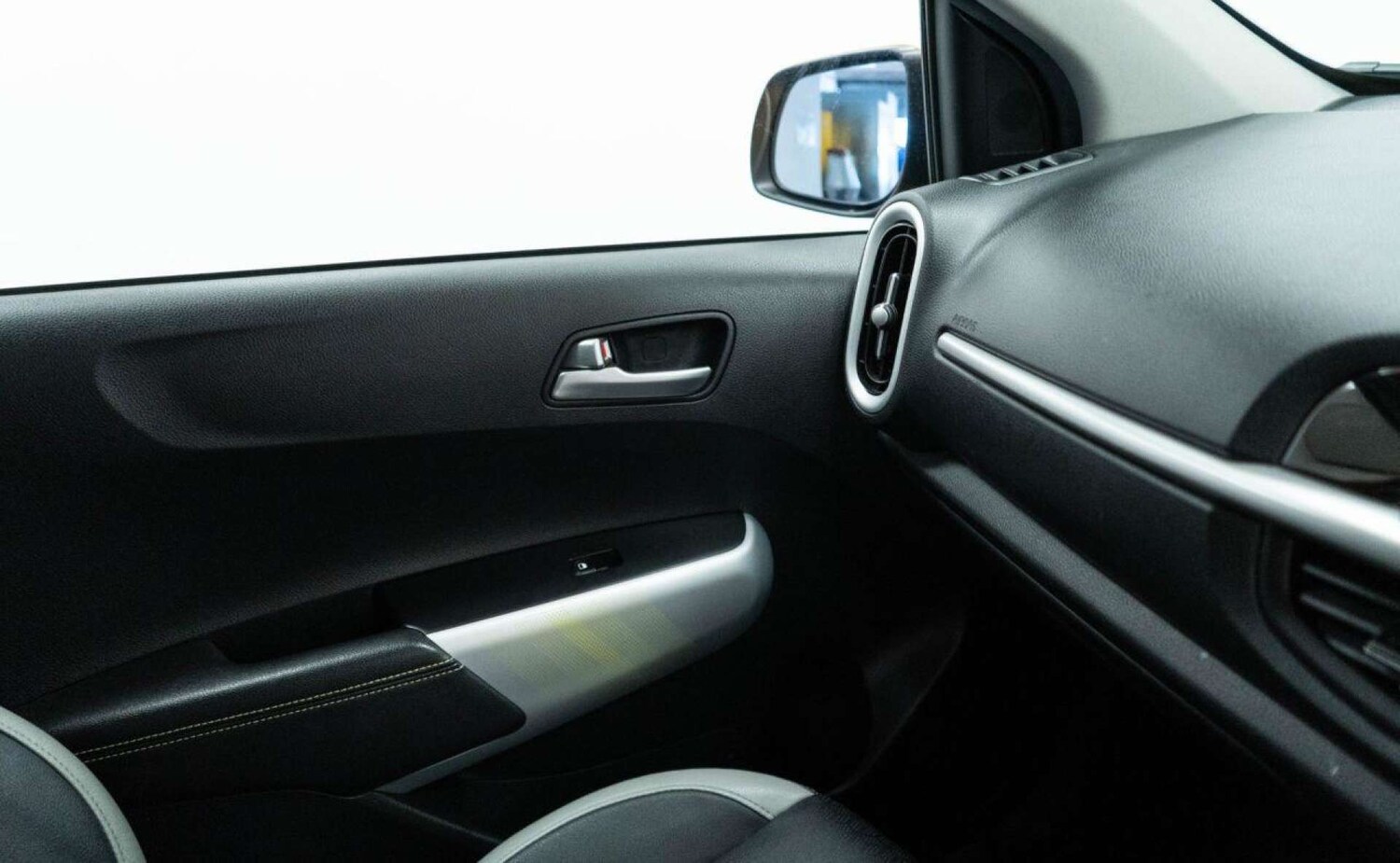 Used Kia Picanto 2023 for sale - 77930884: Photo 32