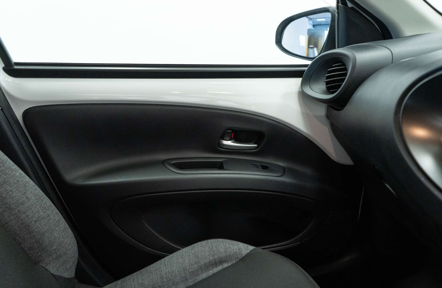 Used Toyota Aygo X 2022 for sale - 77950398: Photo 32