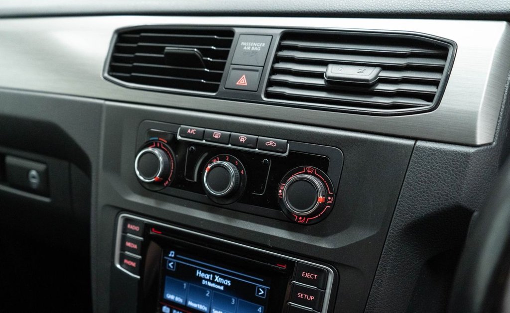 Used Volkswagen Caddy Maxi Life 2019 for sale - 76973300: Photo 25