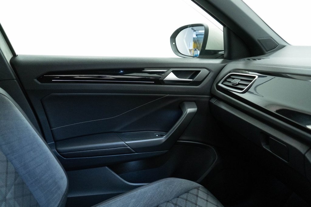 Used Volkswagen T-Roc 2023 for sale - 77525885: Photo 29