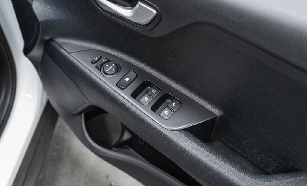 Used Kia Stonic 2023 for sale - 76900246: Photo 21