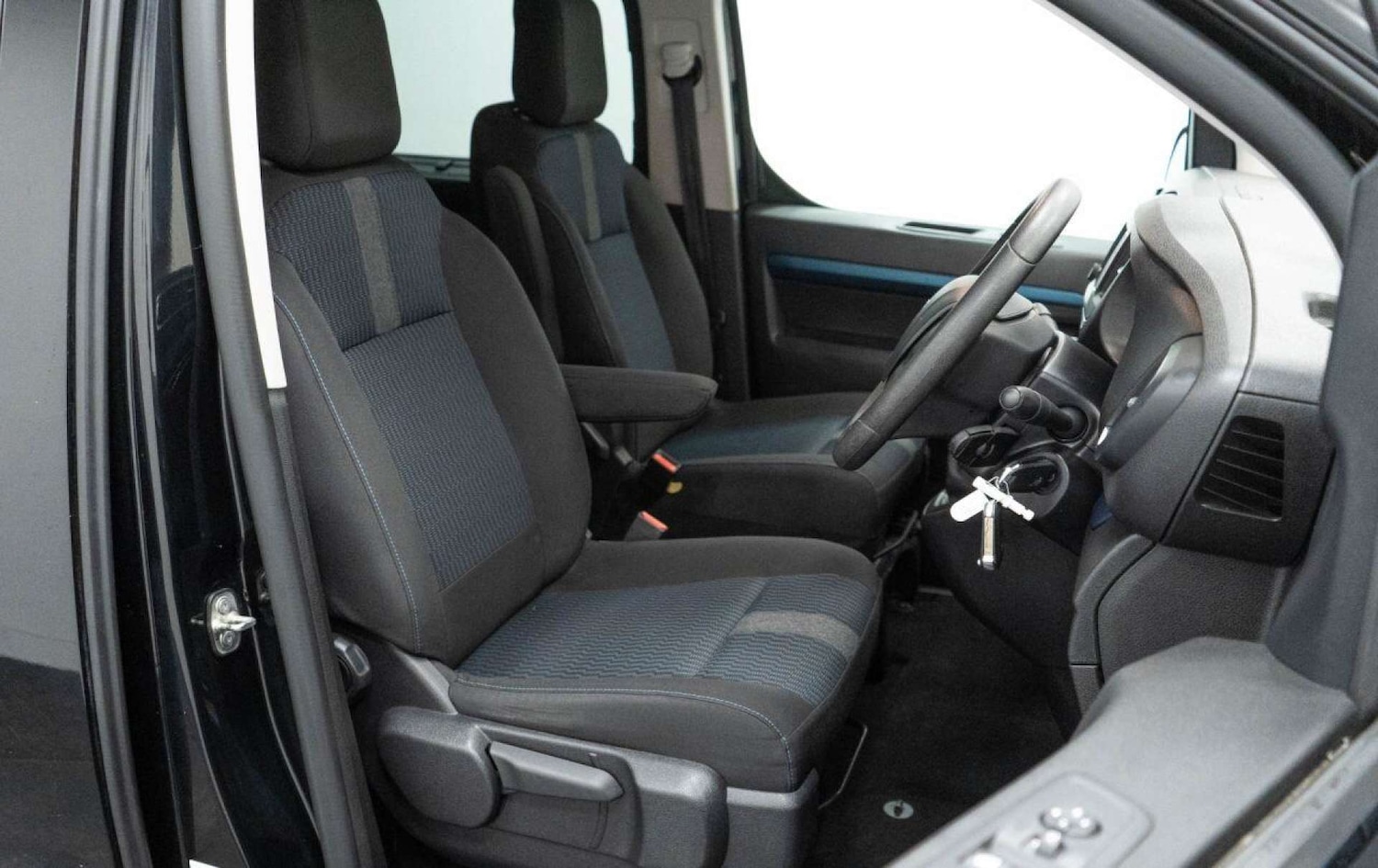 Used Peugeot Traveller 2021 for sale - 77930918: Photo 21