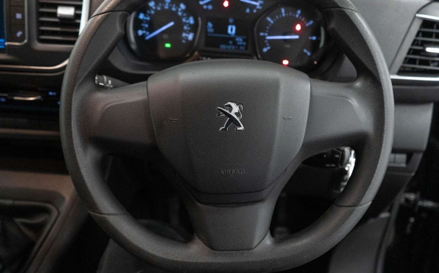 Used Peugeot Traveller 2021 for sale - 77930918: Photo 23