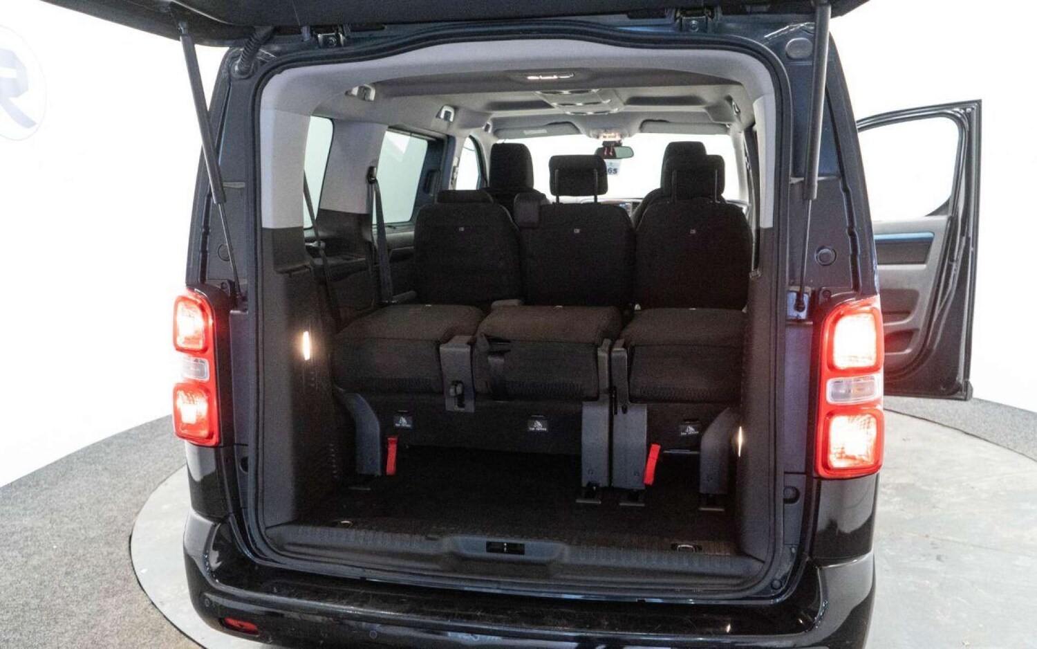 Used Peugeot Traveller 2021 for sale - 77930918: Photo 33