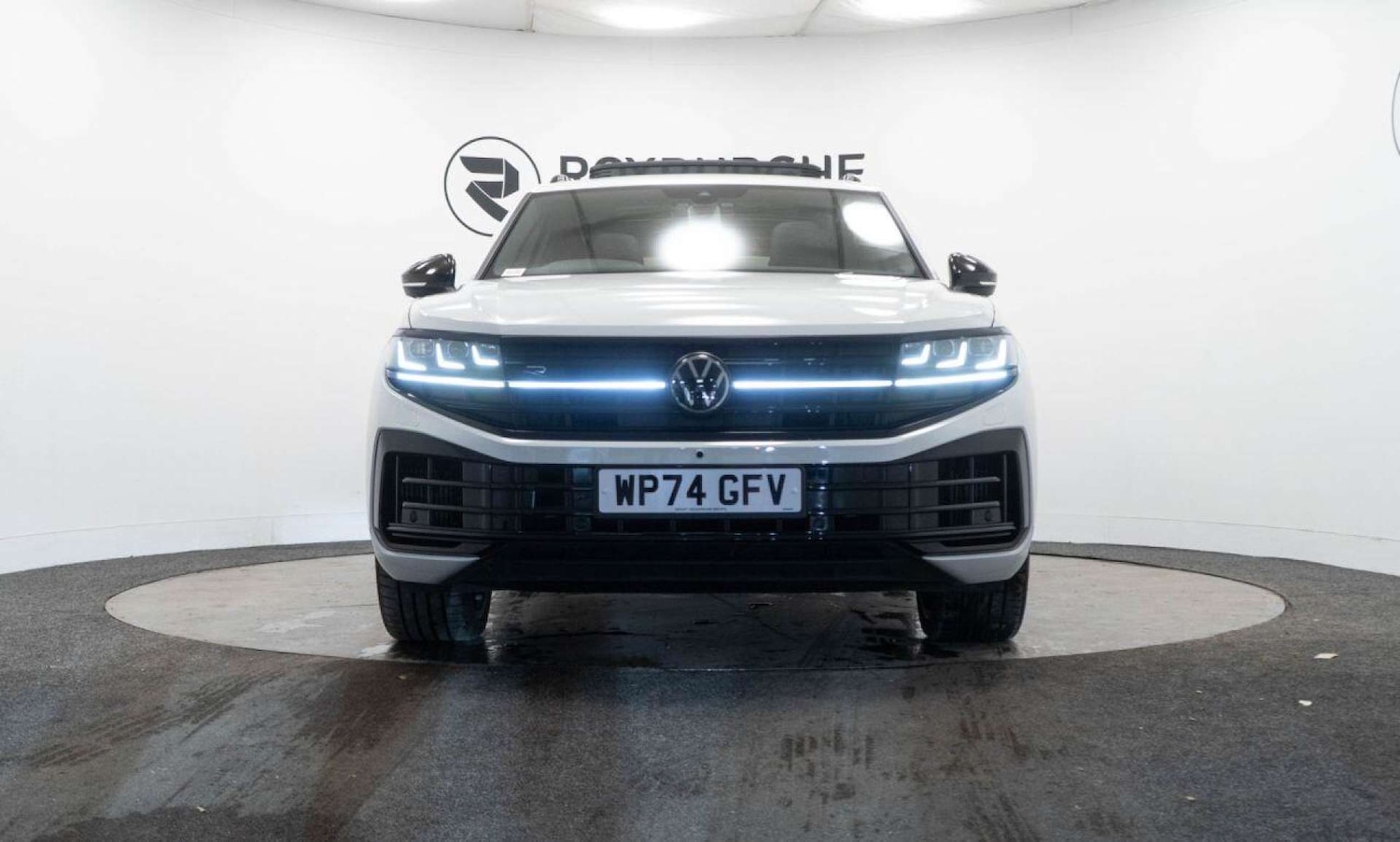 Used Volkswagen Touareg 2024 for sale - 77930719: Photo 2