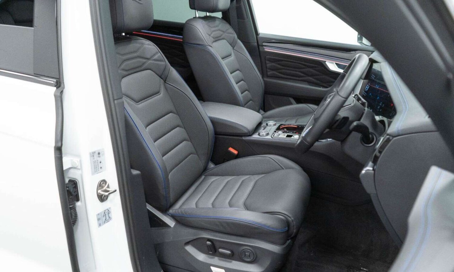 Used Volkswagen Touareg 2024 for sale - 77930719: Photo 31