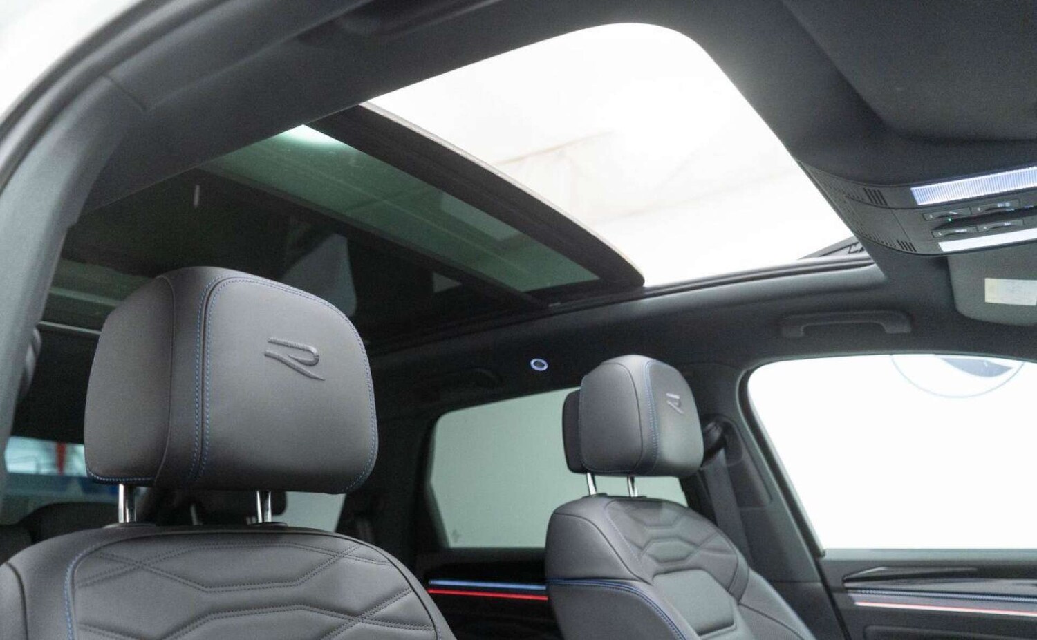 Used Volkswagen Touareg 2024 for sale - 77930719: Photo 32