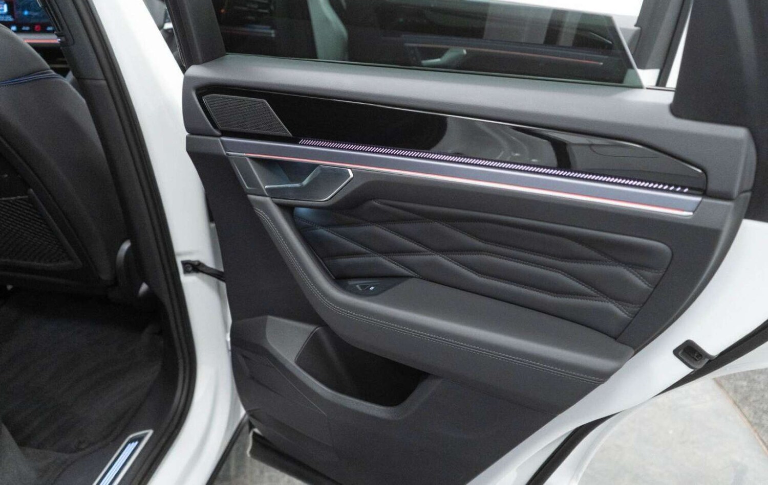 Used Volkswagen Touareg 2024 for sale - 77930719: Photo 49