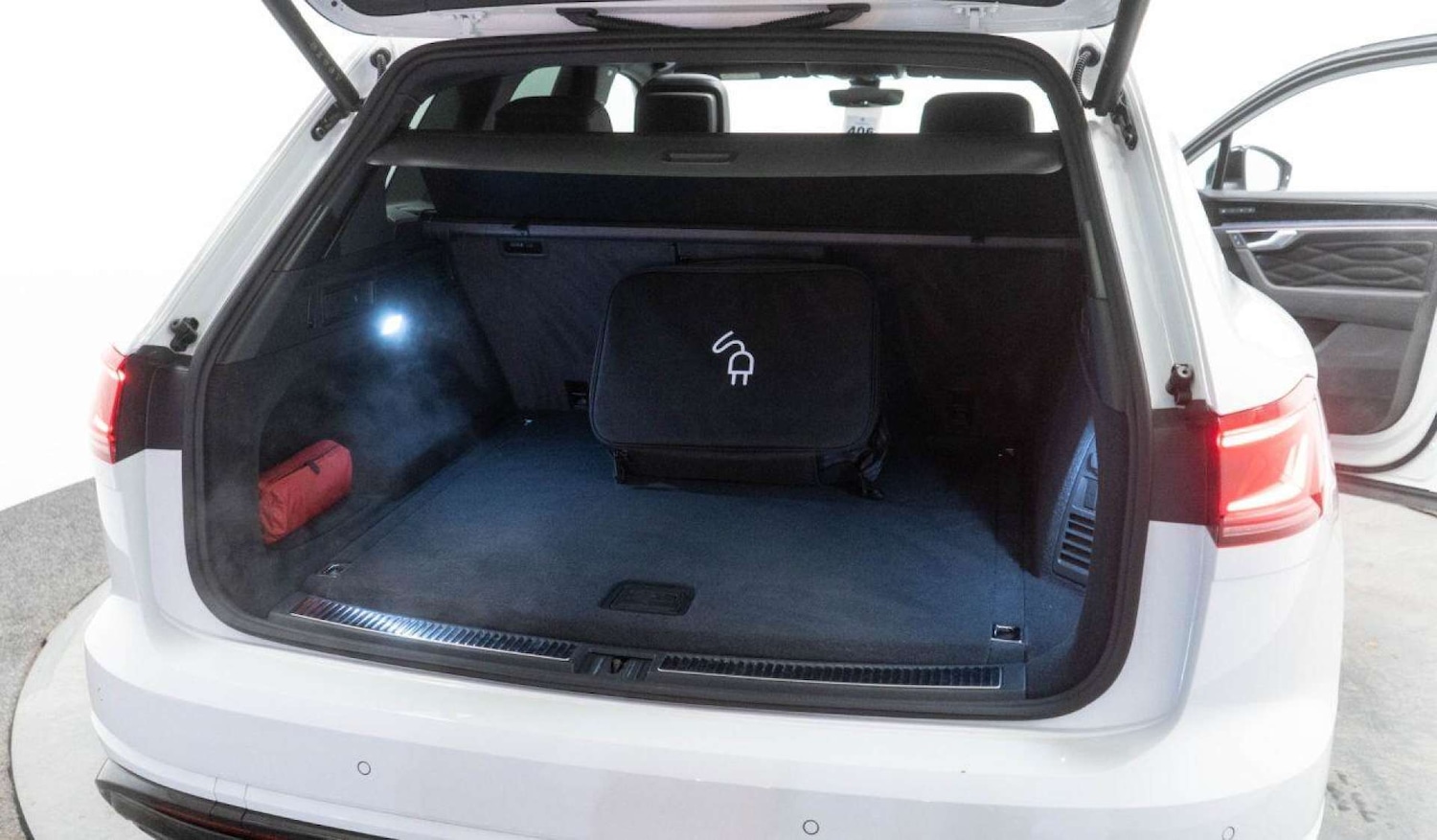 Used Volkswagen Touareg 2024 for sale - 77930719: Photo 50