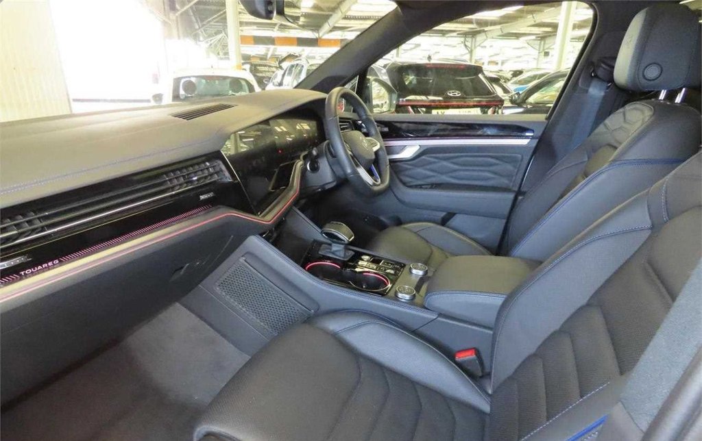 Used Volkswagen Touareg 2024 for sale - 76768374: Photo 2