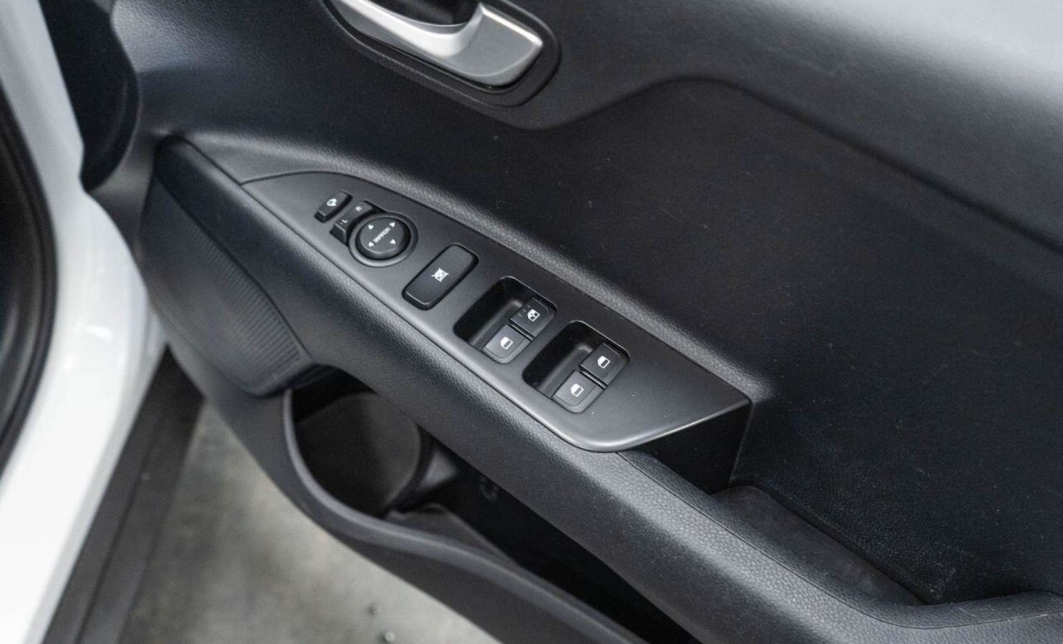 Used Kia Stonic 2023 for sale - 78003798: Photo 21