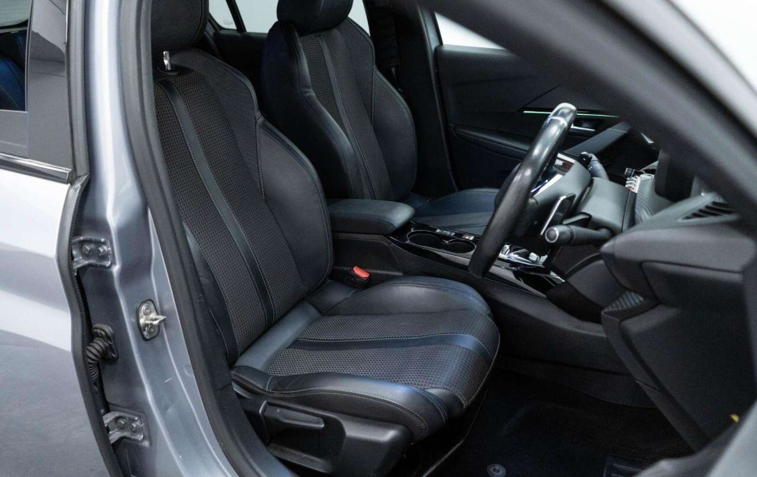 Used Peugeot 208 2021 for sale - 77930896: Photo 21