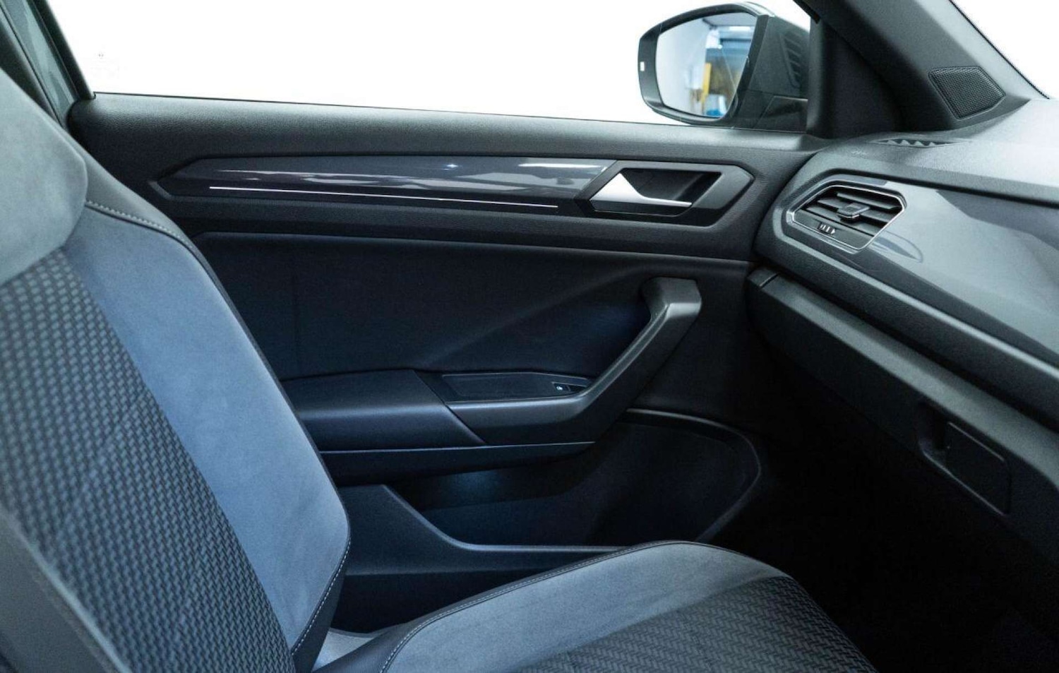 Used Volkswagen T-Roc 2021 for sale - 77930893: Photo 28