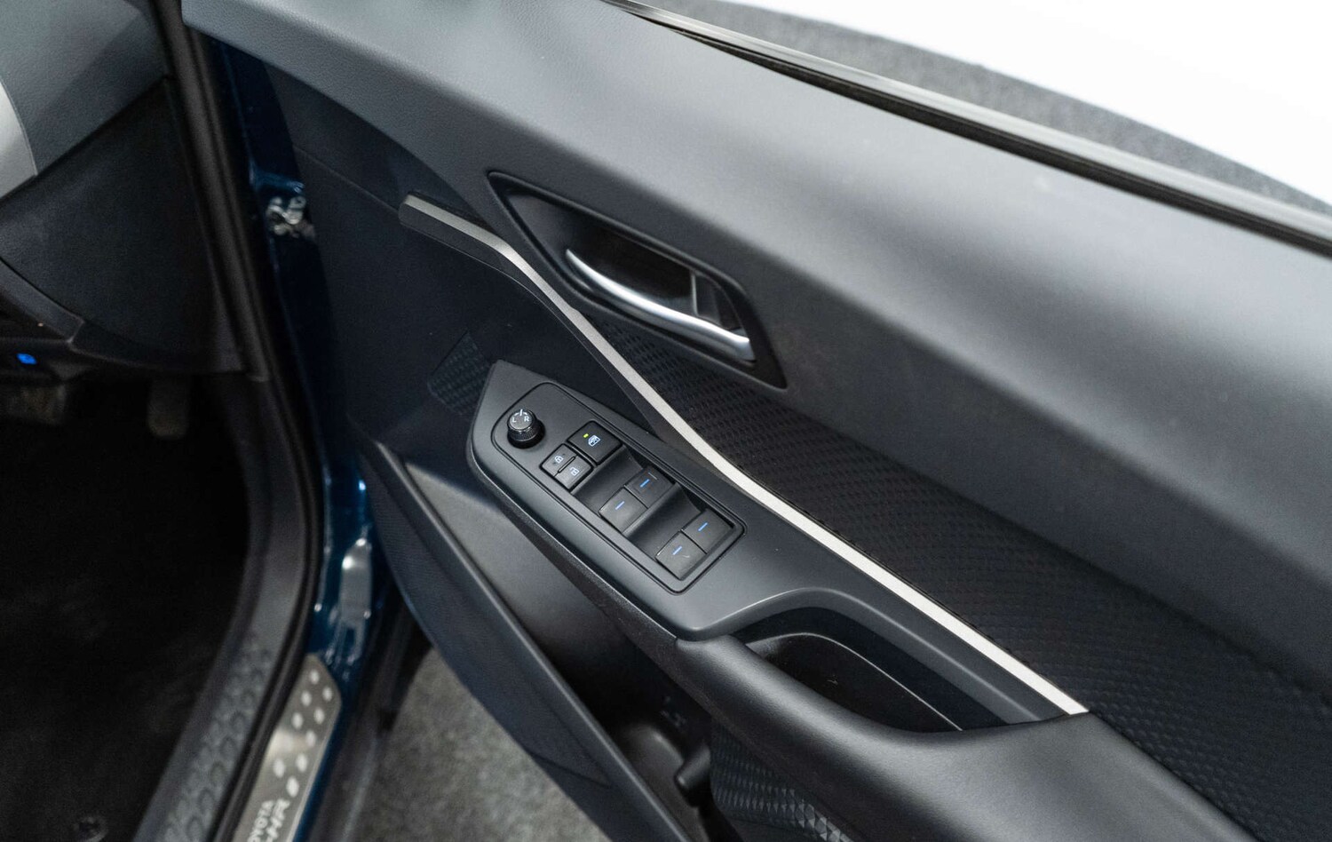 Used Toyota C-HR 2023 for sale - 78098884: Photo 25