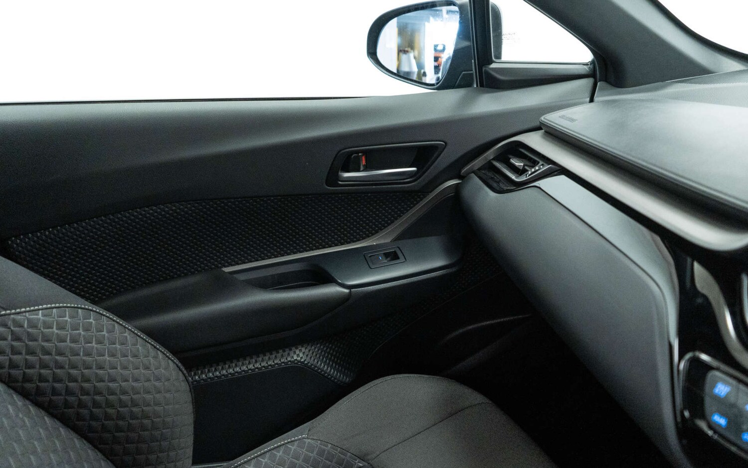 Used Toyota C-HR 2023 for sale - 78098884: Photo 33