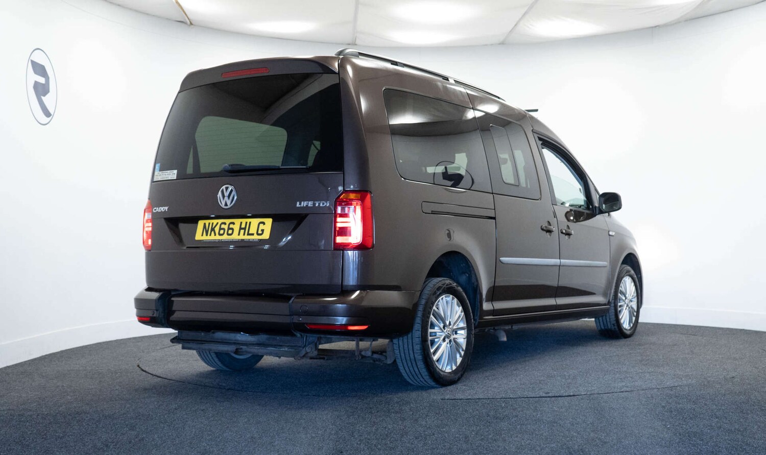 Used Volkswagen Caddy Maxi Life 2017 for sale - 77950476: Photo 8