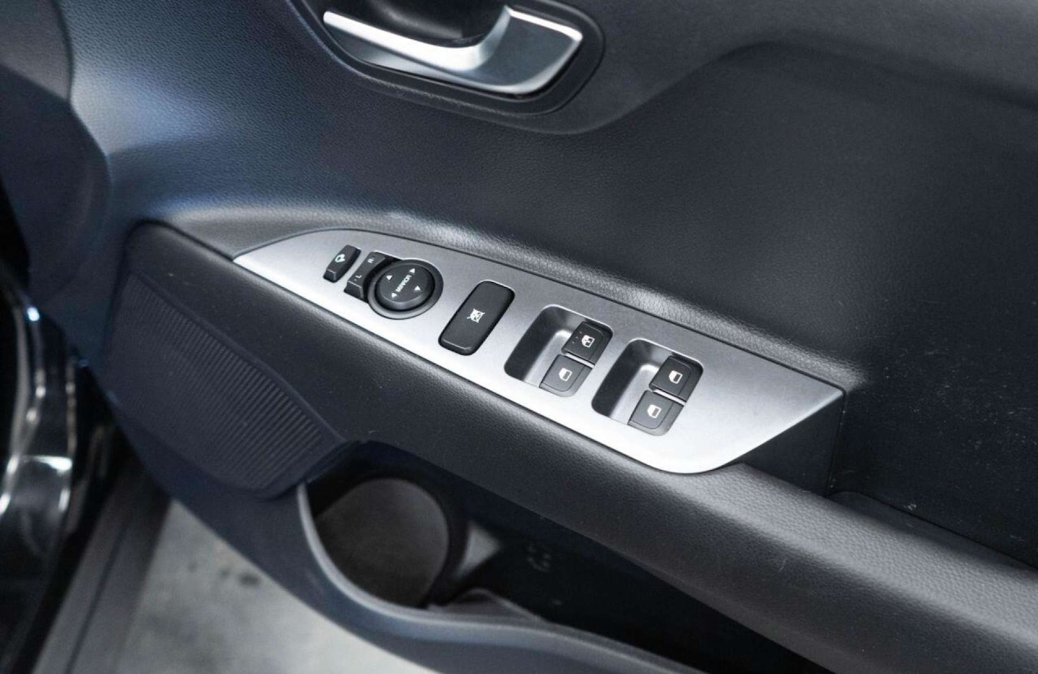 Used Kia Stonic 2022 for sale - 77930850: Photo 22