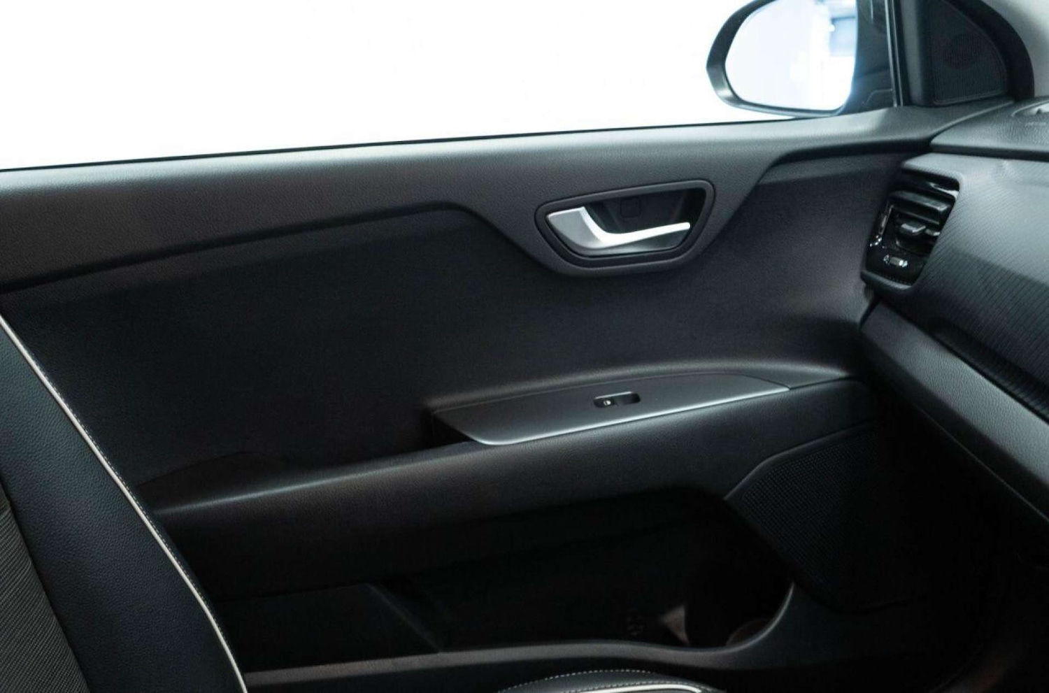 Used Kia Stonic 2022 for sale - 77930850: Photo 28