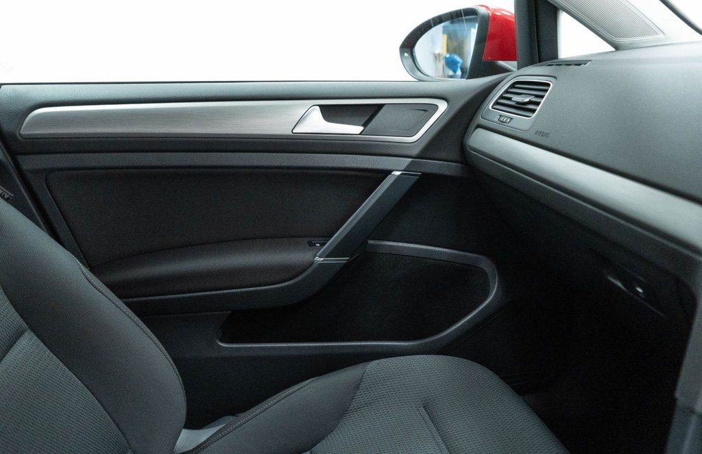 Used Volkswagen Golf 2015 for sale - 77360057: Photo 32