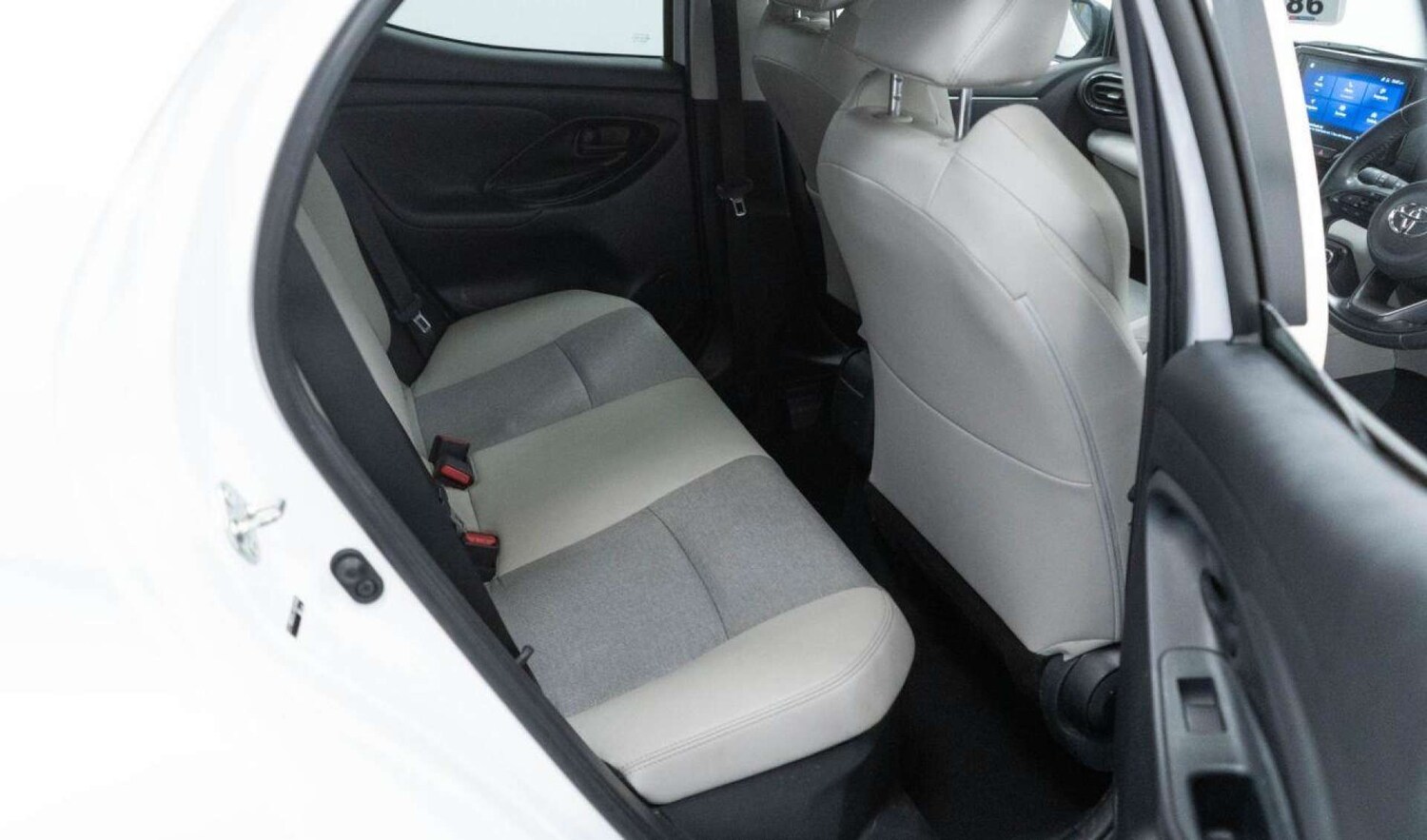 Used Toyota Yaris 2022 for sale - 77930796: Photo 31