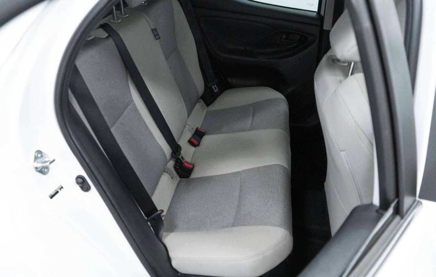 Used Toyota Yaris 2022 for sale - 77930796: Photo 32