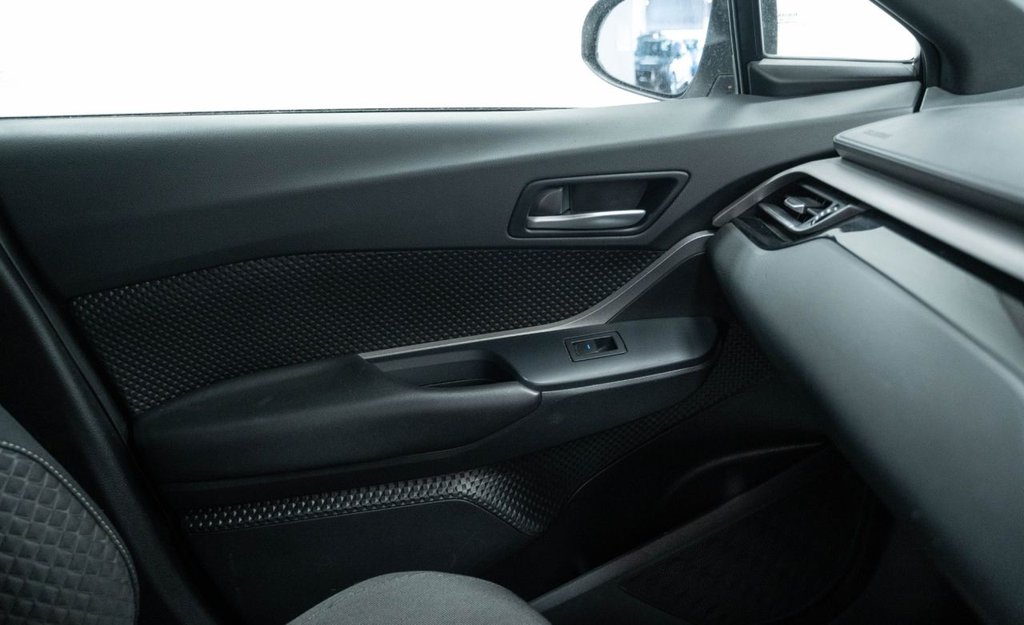 Used Toyota C-HR 2022 for sale - 77302102: Photo 31