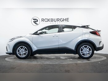 Used Toyota C-HR 2022 for sale - 77302102: Photo