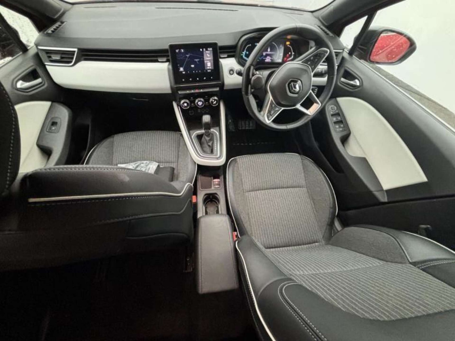 Used Renault Clio 2023 for sale - 77930640: Photo 3