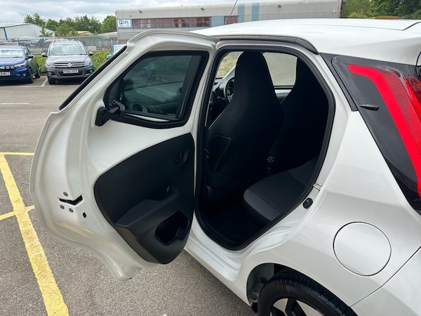 Used Toyota AYGO 2019 for sale - 74676001: Photo 25
