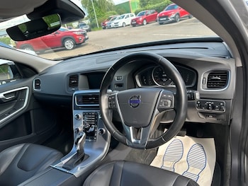 Used Volvo V60 2017 for sale - 79598448: Photo