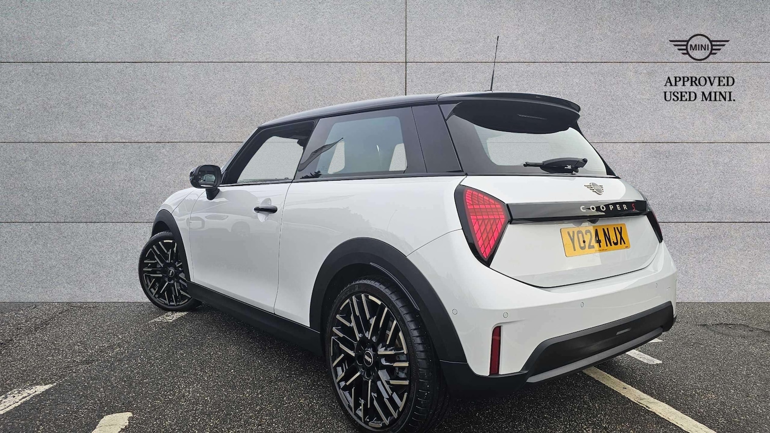 Used MINI Cooper 2024 for sale - 77178955: Photo 2