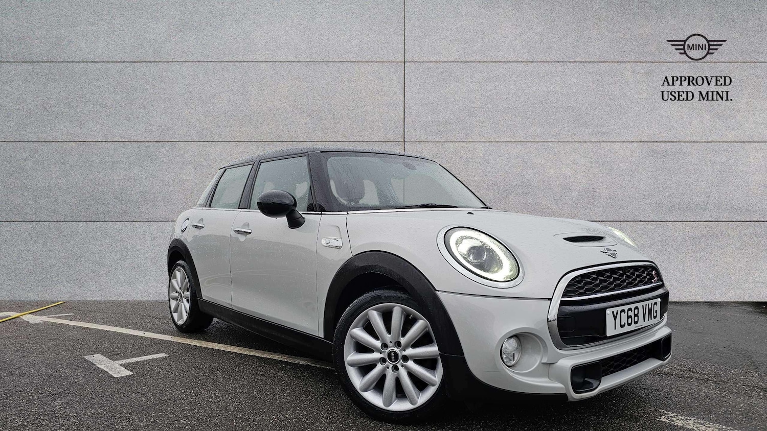 Used MINI Hatch 2018 for sale - 76842850: Photo 1