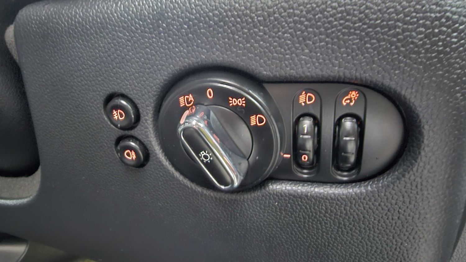 Used MINI Hatch 2018 for sale - 76842850: Photo 32