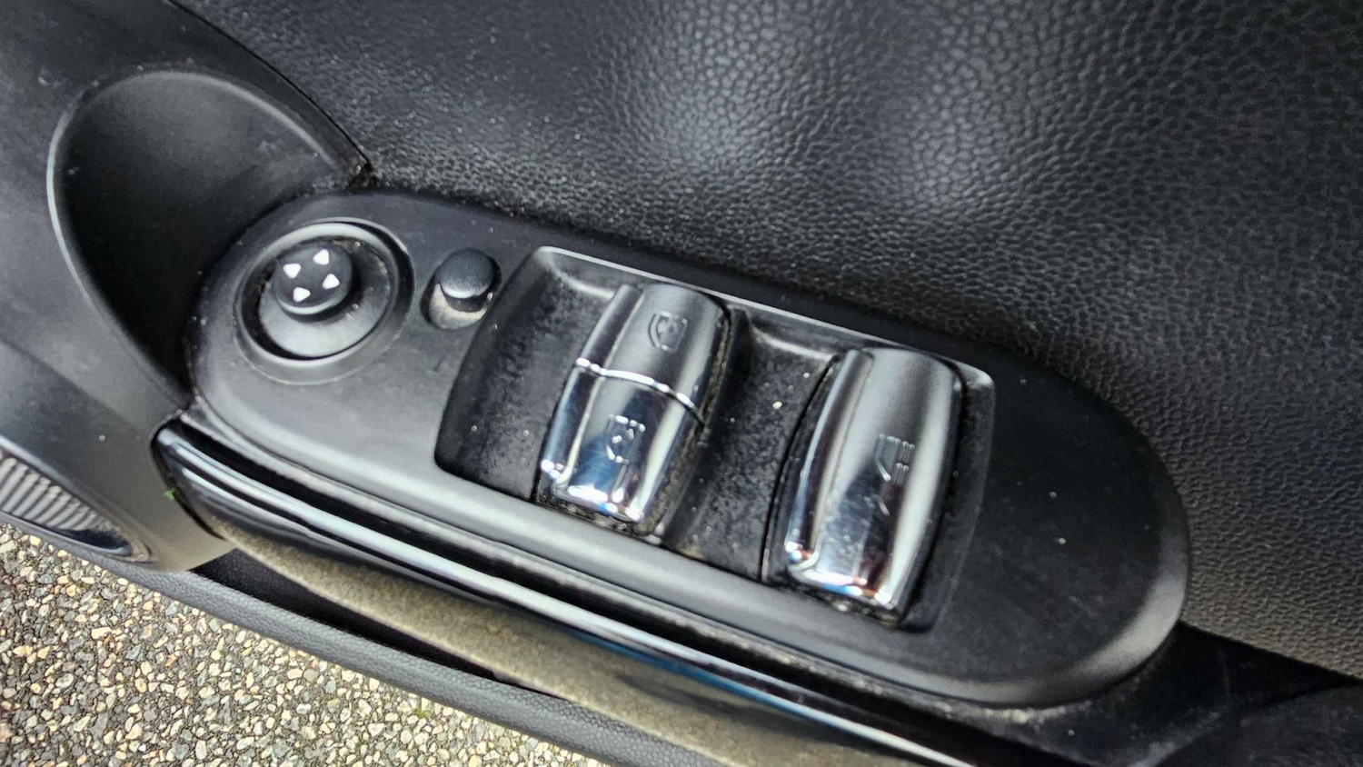 Used MINI Convertible 2017 for sale - 77051480: Photo 32