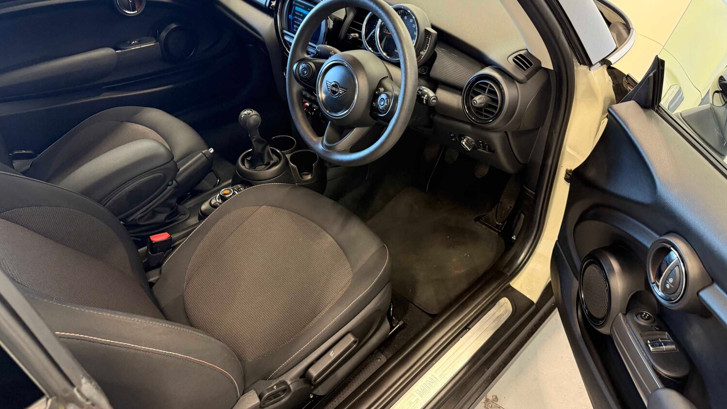 Used MINI Hatch 2019 for sale - 78118759: Photo 32