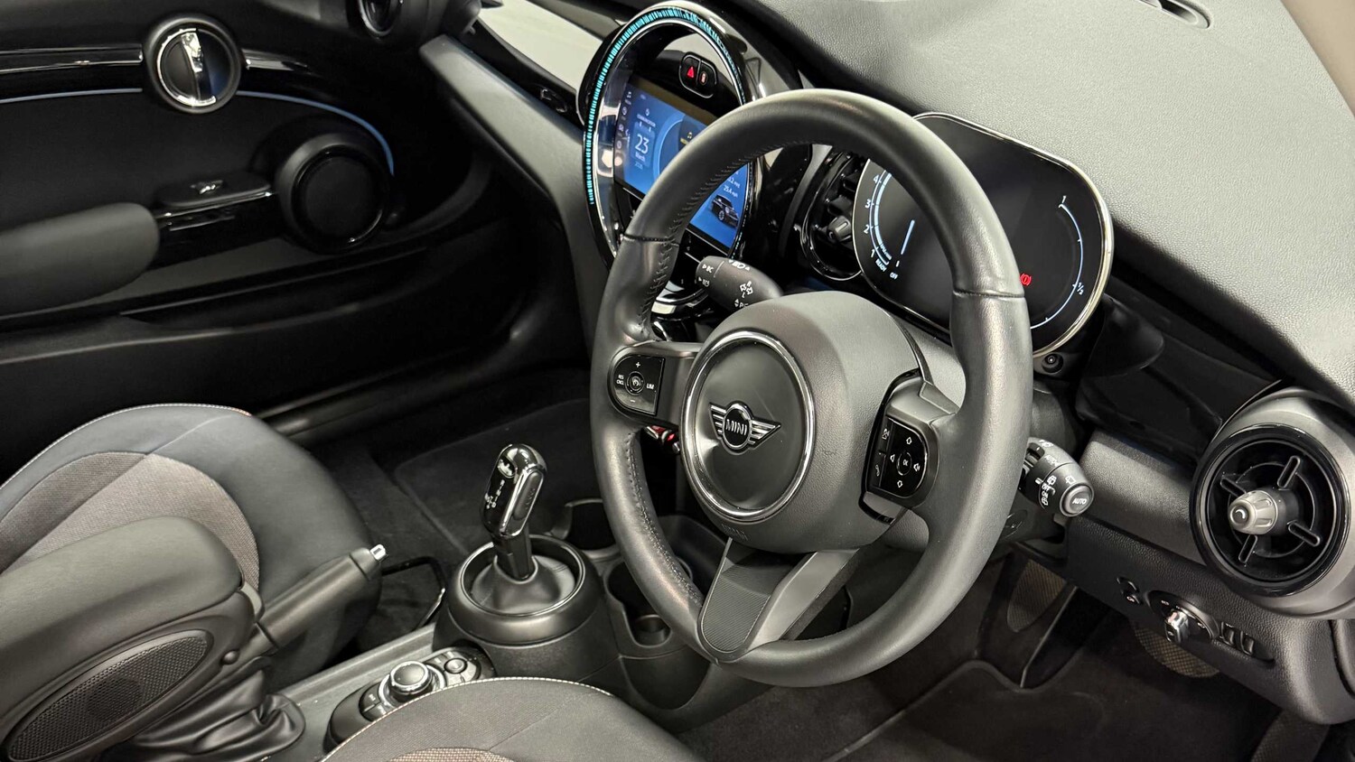 Used MINI Hatch 2023 for sale - 77995988: Photo 6